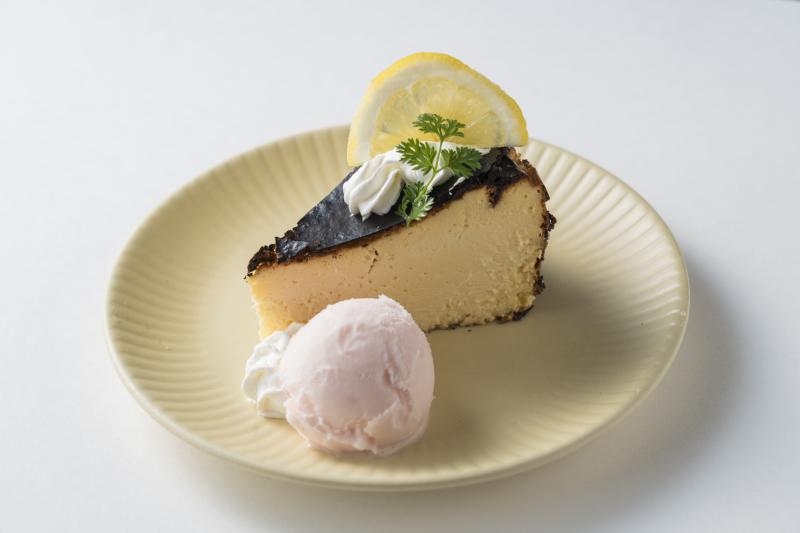 中村さんのバスクチーズケーキ.jpg