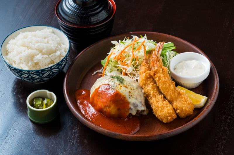 手仕込トマトチーズハンバーグとエビフライ御膳_2026.jpg